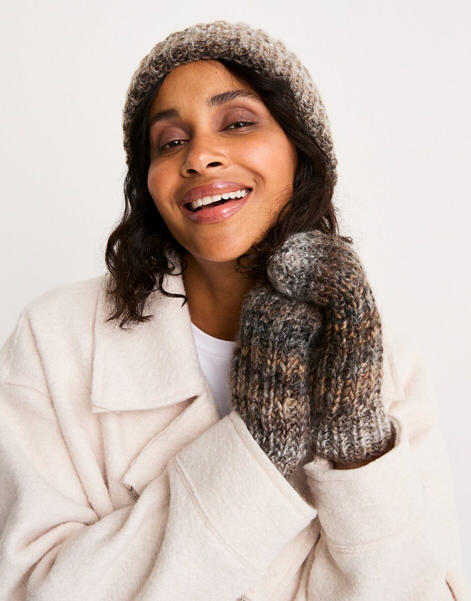 Sirdar Marbled Hat and Mittens Kit with Sirdar Jewelspun Chunky