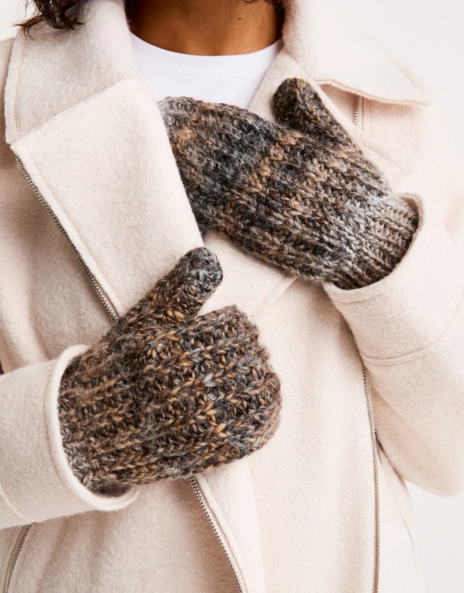 Sirdar Marbled Hat and Mittens Kit with Sirdar Jewelspun Chunky